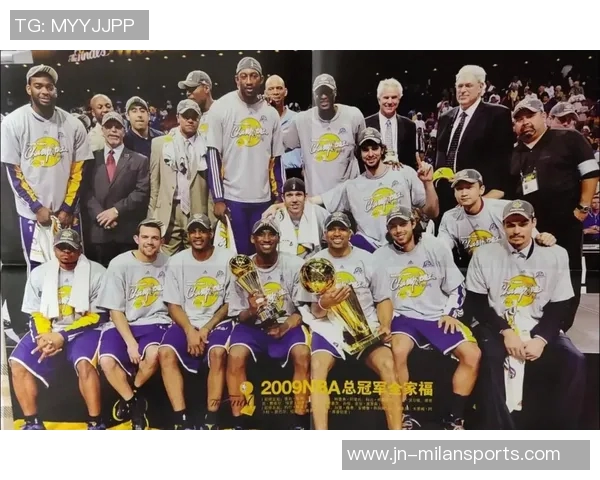 阿夫迪亚首次入选全明星赛与亲友团队共赴洛杉矶庆祝合影留念