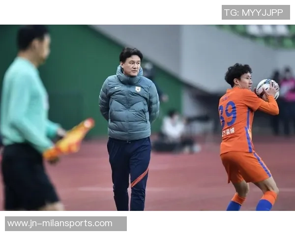 前泰山主帅郝伟因受贿及不正当交易被足协终身禁足的消息引发热议